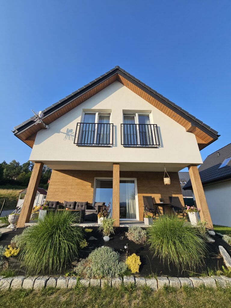 Dom wakacyjny w Lądku-Zdroju z ogrodem i widokiem na góry